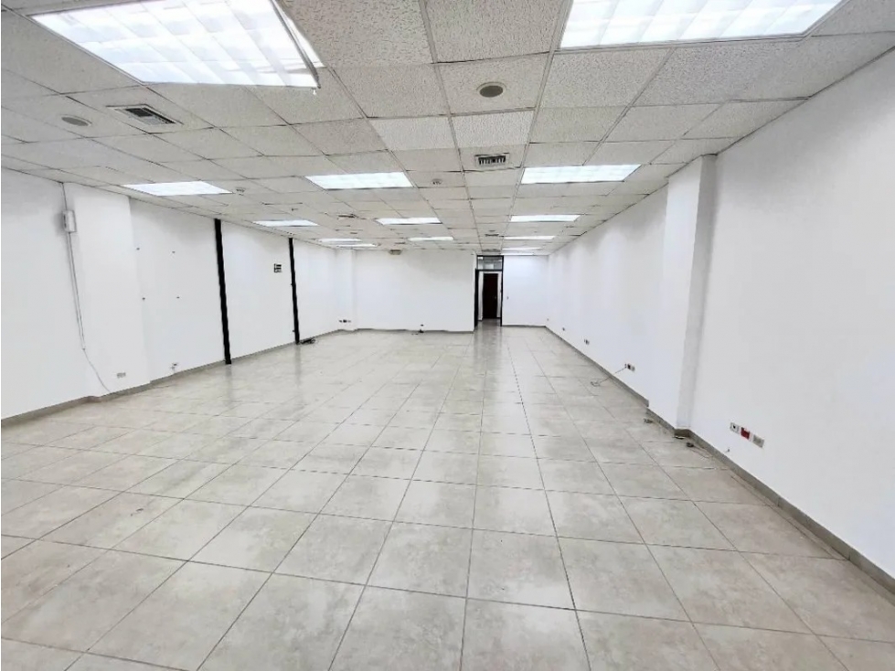 LOCAL CON ACABADOS DE 200 M2 POR SOLO $2.500 EN PLAZA MIRAGE — foto 3