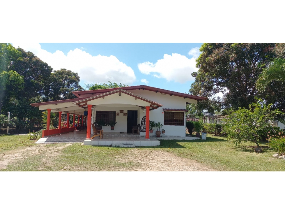VENTA DE CASA EN PENONOME CON 1,400 MT2 - SOBRE LA VIA INTERAMERICANA - 1