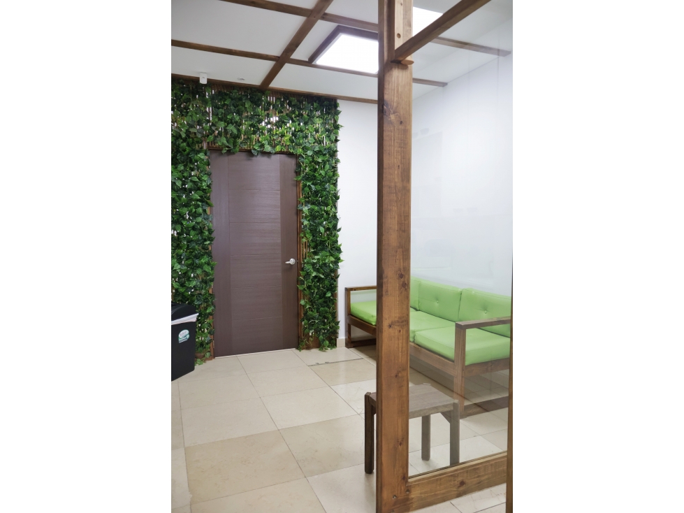 ALQUILER LOCAL 84M2 MEZANINE VIA PORRAS ROYAL BLUE PLAZA — foto 3