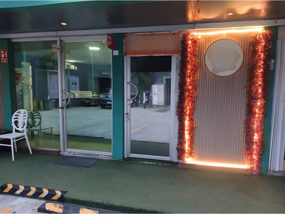 ALQUILER DE LOCAL DE 120 M2 EN LA VIA PORRAS AQ