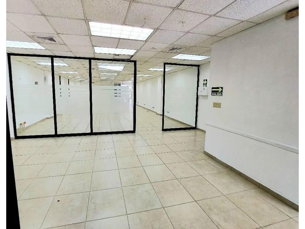 LOCAL CON ACABADOS DE 200 M2 POR SOLO $2.500 EN PLAZA MIRAGE — foto 4
