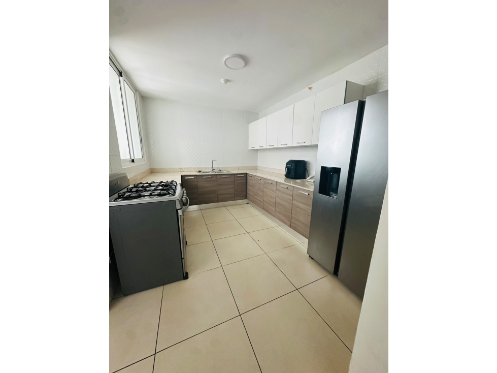 SE VENDE APARTAMENTO EN KINGS PARK - TIENE 378MTS CUADRADOS