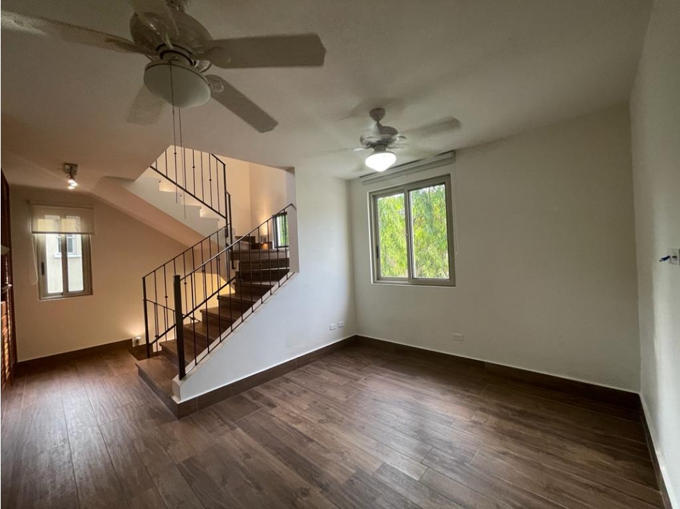 VENTA Y ALQUILER DE CASA CON ÁTICO, EN CLAYTON, EMBASSY GARDENS JP — foto 4