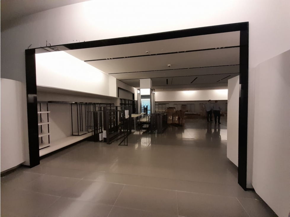 LOCAL DE 1954 M2 EN ALTAPLAZA MALL MANTENIMIENTO INCLUIDO - 5