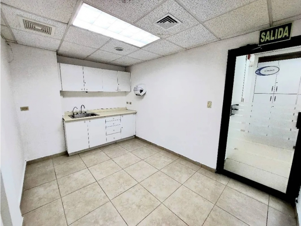 LOCAL CON ACABADOS DE 200 M2 POR SOLO $2.500 EN PLAZA MIRAGE — foto 5
