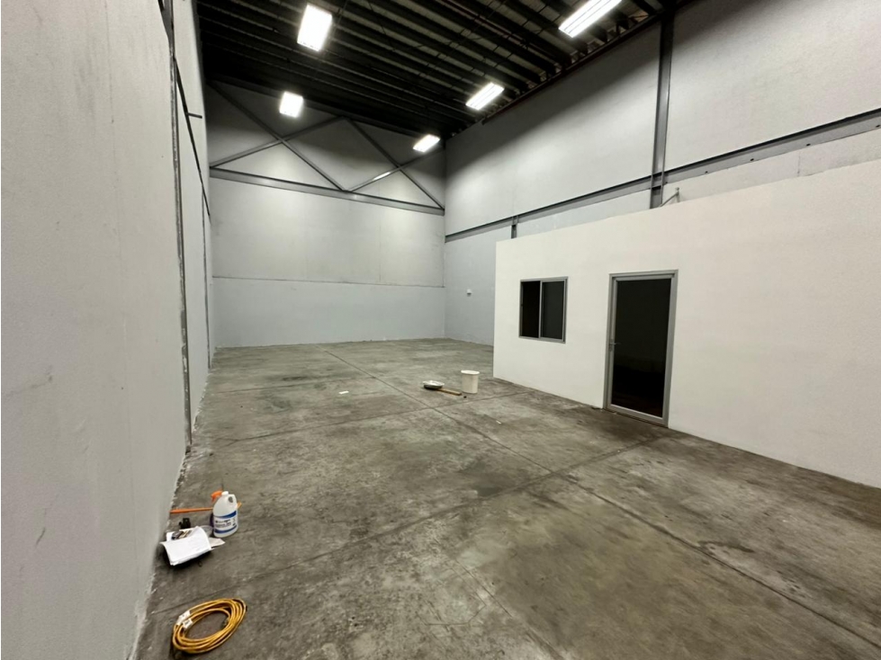 ALQUILER BODEGA 286M2 LAS MAÑANITAS AEROPUERTO COMMERCIAL PARK III MC - 3