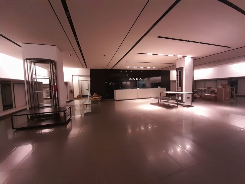 LOCAL DE 1954 M2 EN ALTAPLAZA MALL MANTENIMIENTO INCLUIDO - 2