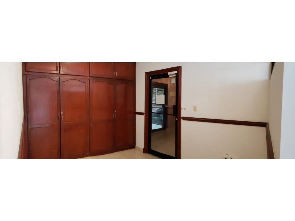 ALQUILER DE CONSULTORIOS Y OFICINA EN ROYAL CENTER 60 M2 — foto 3