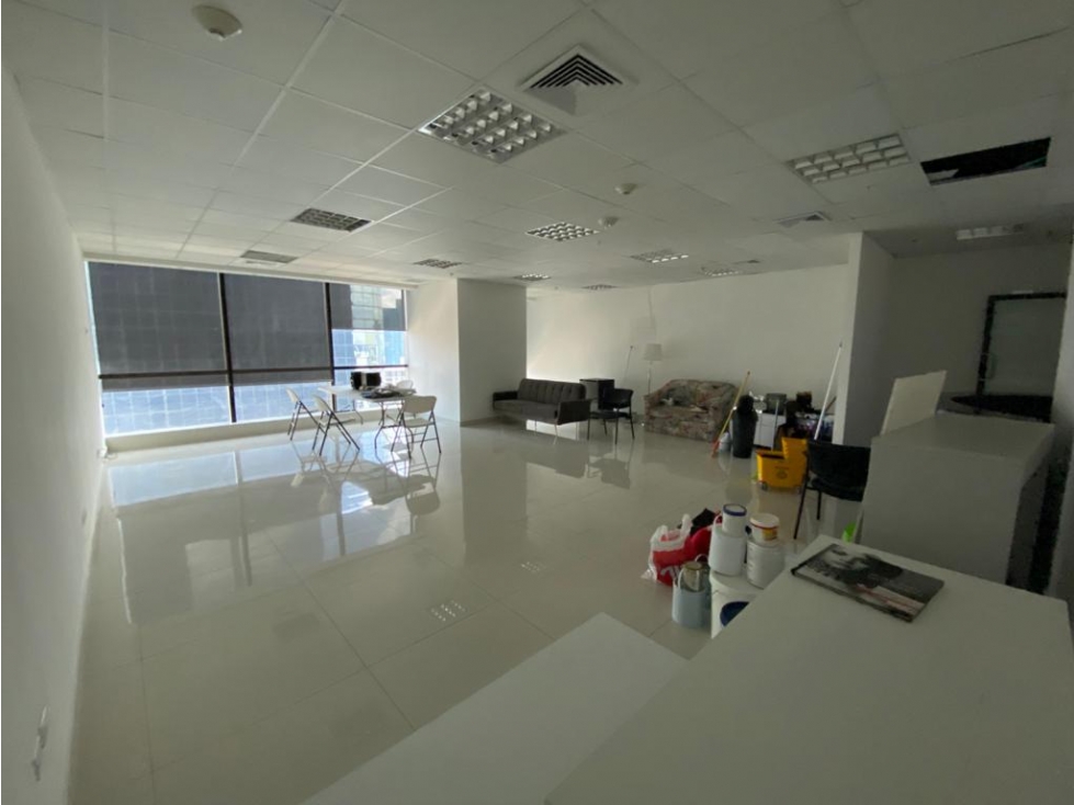 ALQUILER OFICINA 336 M2 CALLE 50 TOWERBANK MCP