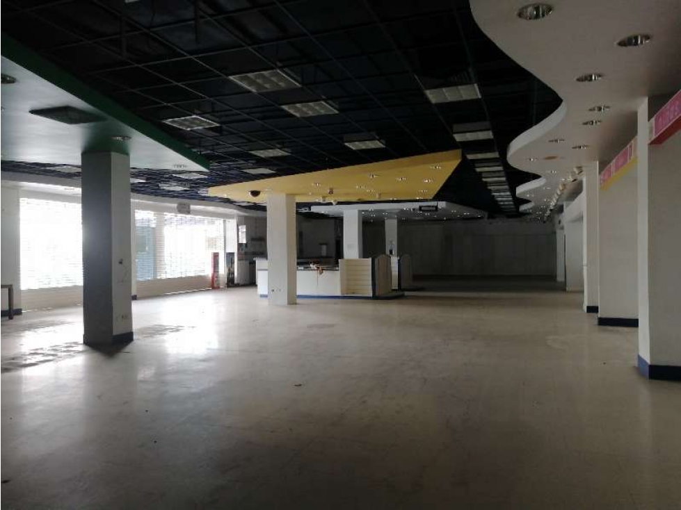 LOCAL DE 3040 M2 LOS PUEBLOS 2 NIVEVLES ANTIGUO FELIX MADURO - 2