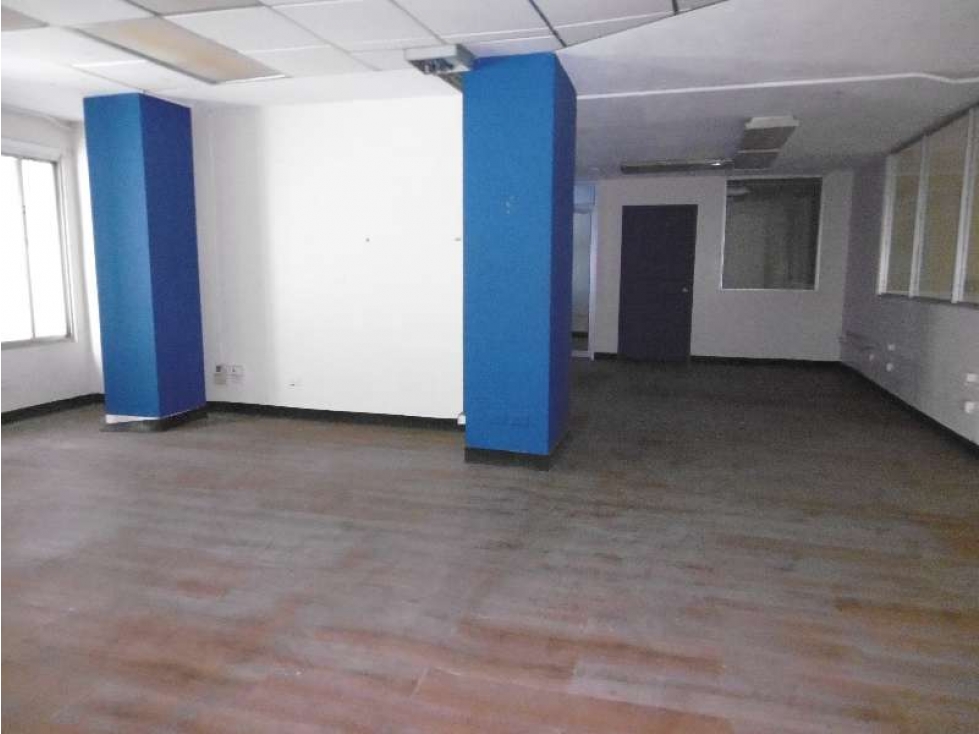 NEGOCIE OFICINAS EN PLANTA + MEZZANINE + LOTE DE TERRENO, MARBELLA — foto 4