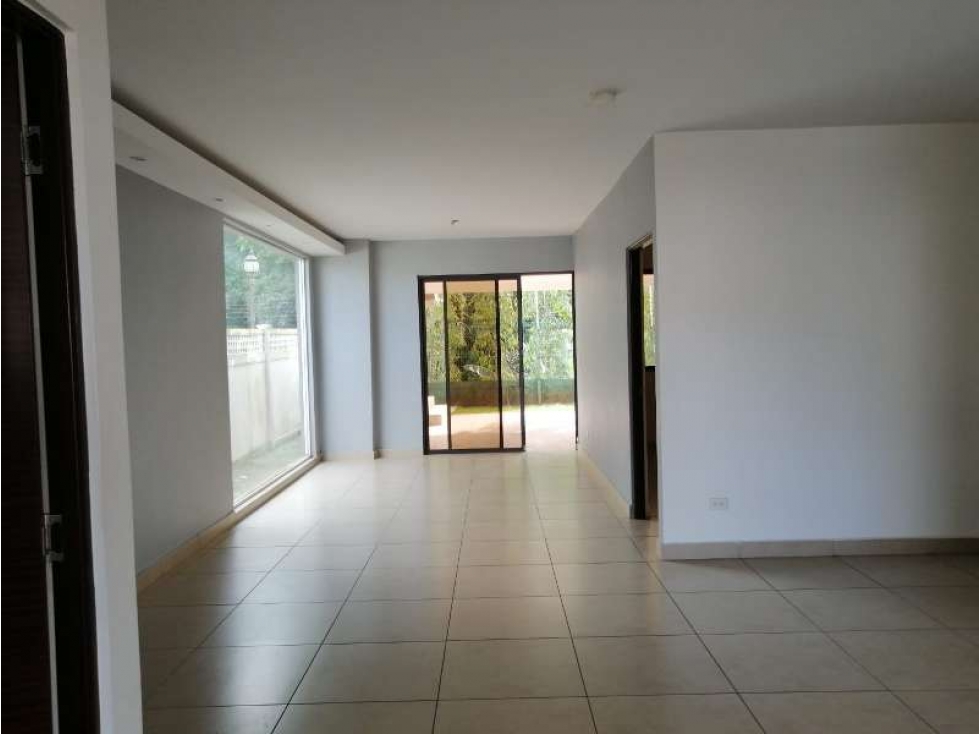 CASA DE 304m2 DE TERRENO, Urbanización Paseo del Norte — foto 2