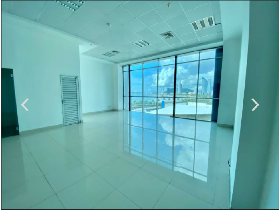 ALQUILER OFICINA 128 m2 CON VISTA, SKY BUSINESS CENTER