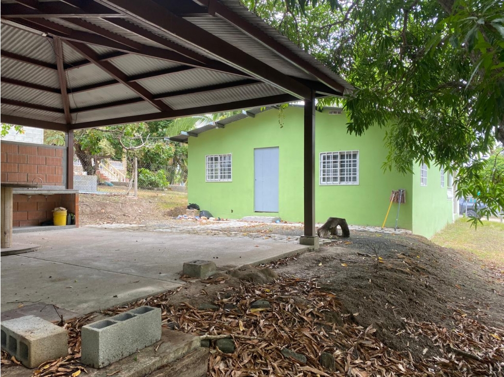 SE VENDE CASA EN LAS GUIAS CON 1,900 MTS - 3