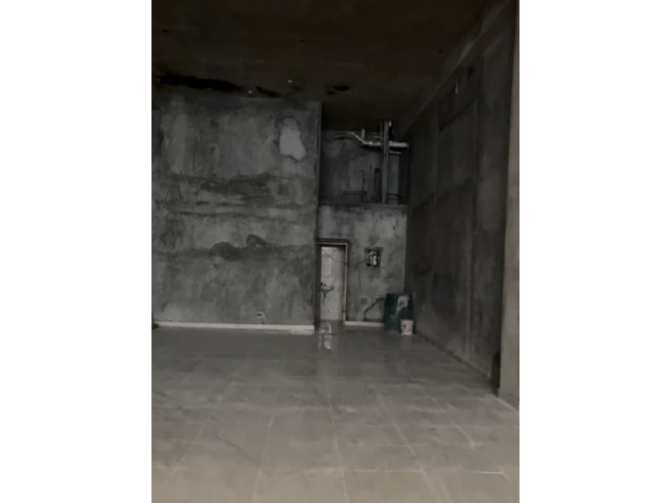 ALQUILO LOCAL COMERCIAL WESTLAND MALL 129M2 PLANTA BAJA ARRAIJAN — foto 3