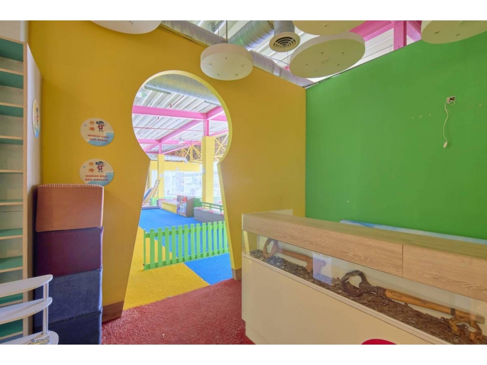 ALQUILER LOCAL IDEAL PARA PARQUE INFANTIL MARBELLA 318M2 KAF — foto 2