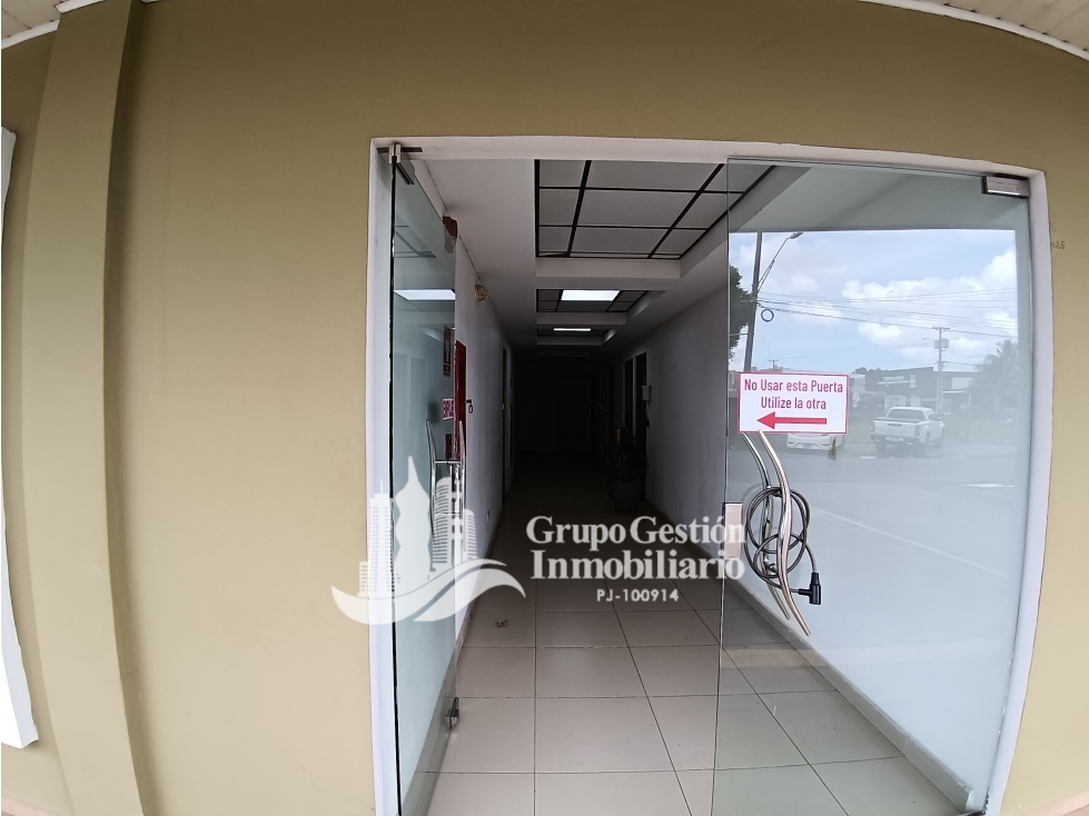 Alquilo oficina o deposito en zona centrica en David — foto 3