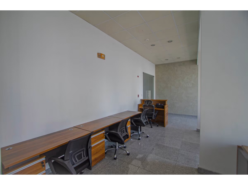 ALQUILER DE OFICINA LISTA PARA ESTRENAR EN CALLE 50 — foto 4