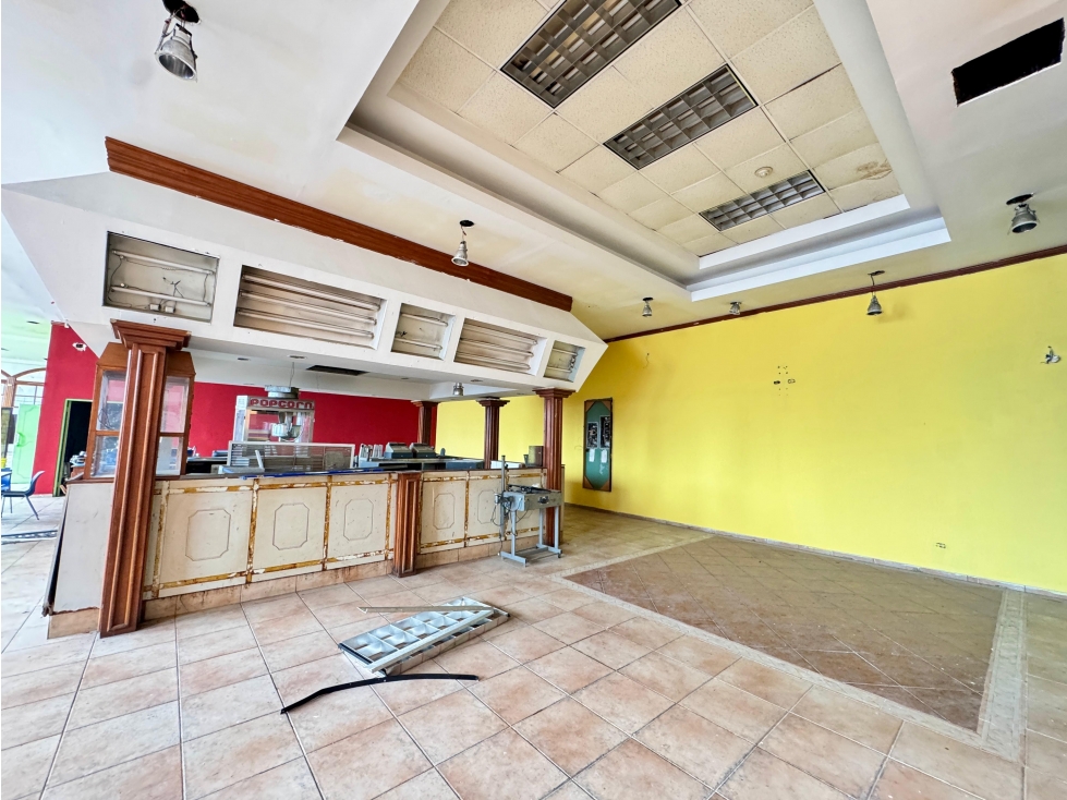 VENTA LOCAL VIA TRANSISTMICA PLAZA AGORA 1,412.74M2 SALAS DE CINE CV - 2