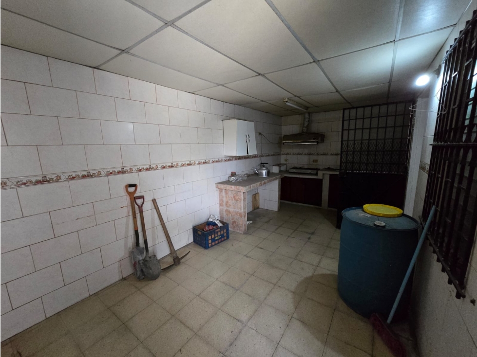 SE VENDE ESPACIOSA CASA CON AMPLIA TERRAZA EN CONDADO DEL REY AQ — foto 4