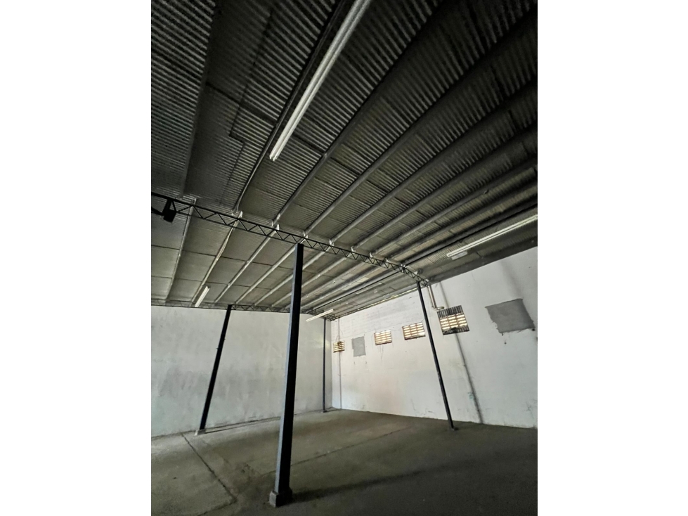 ALQUILER GALERA CARRASQUILLA 700M2 UBICACIÓN CENTRICA MLD - 3