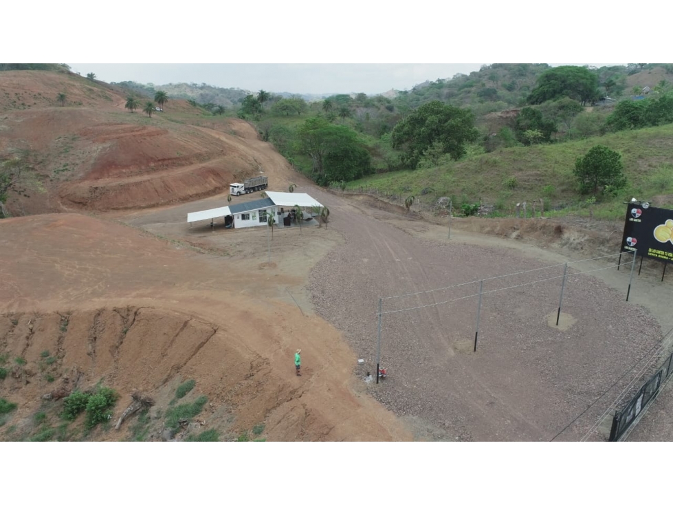 SE VENDE GRAN TERRENO CON SUS MEJORAS CERCA A PLAYA VENADO - 2