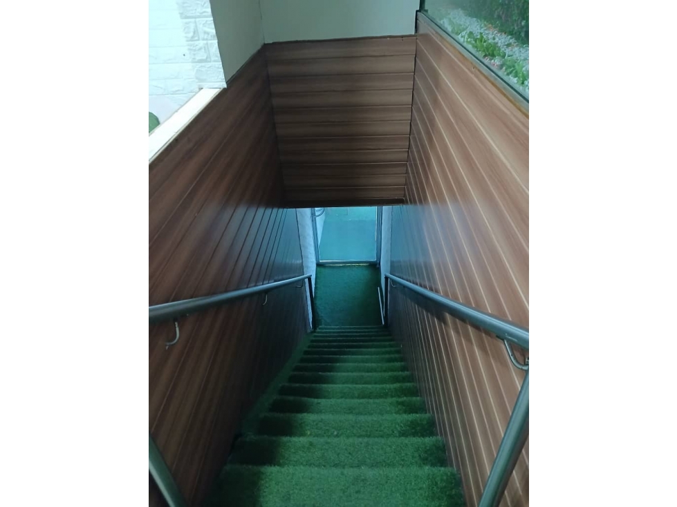ALQUILER DE LOCAL DE 120 M2 EN LA VIA PORRAS AQ — foto 2