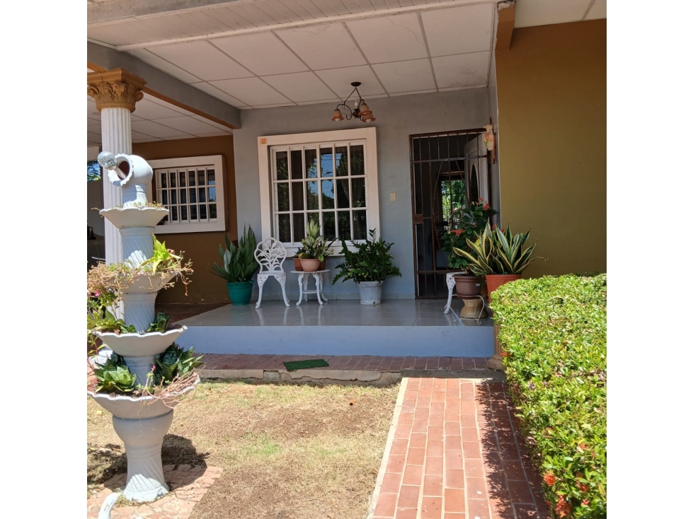 SE VENDE HERMOSA CASA GRANDE EN CHITRÉ — foto 2
