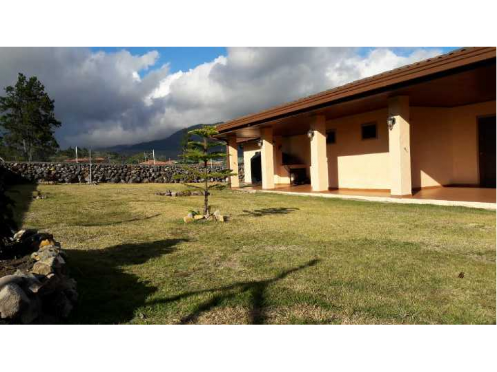 VENDO CASA CON VISTA A LAS MONTAÑAS ALTO BOQUETE — foto 2