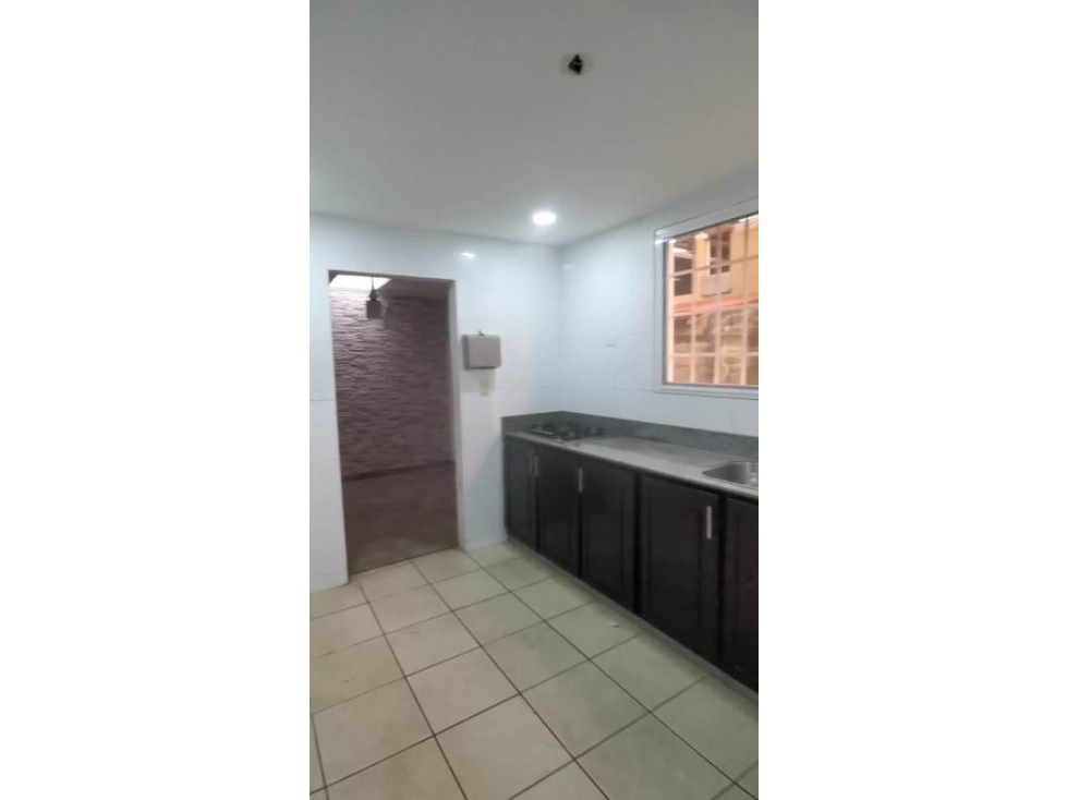 VENTA DE LINDA CASA DE ESQUINA EN BRISAS DEL GOLF 3 RECAMARAS 3 BAÑOS — foto 5