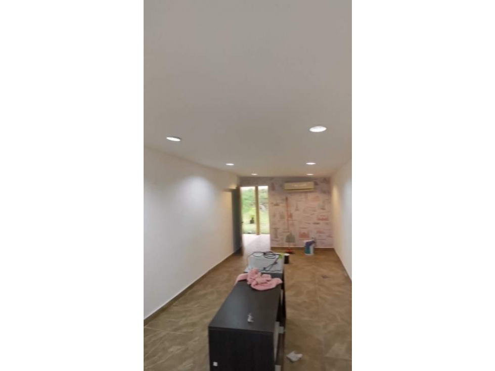 VENTA DE LINDA CASA DE ESQUINA EN BRISAS DEL GOLF 3 RECAMARAS 3 BAÑOS — foto 3