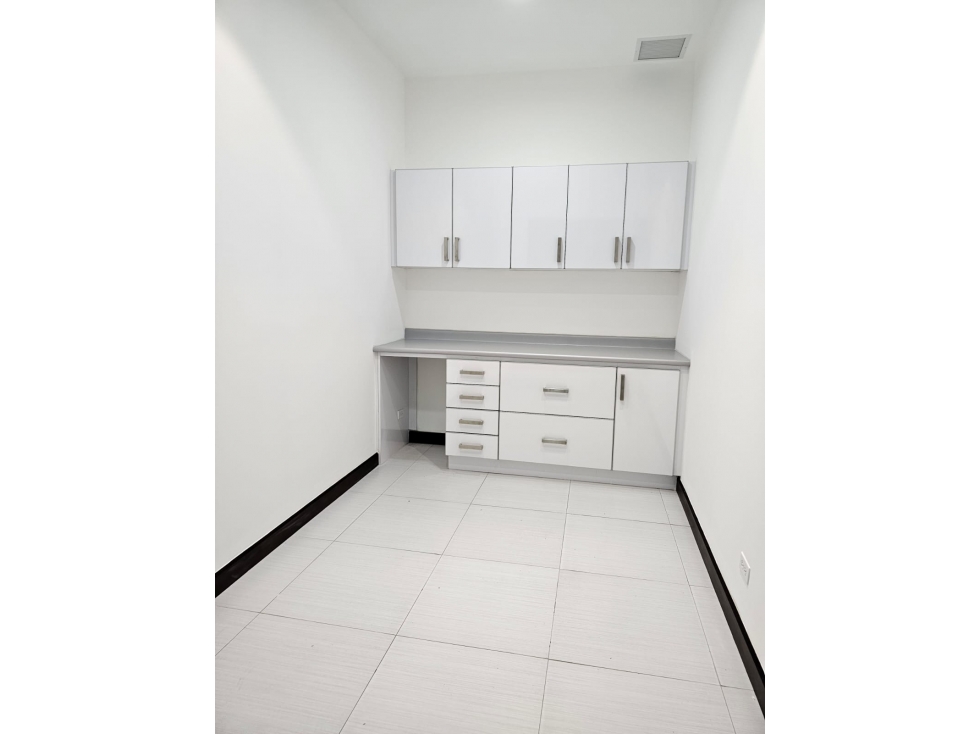 LOCALES EN COSTA DEL ESTE PLANTA BAJA CON ESTACIONAMIENTO ABIERTO cv - 4
