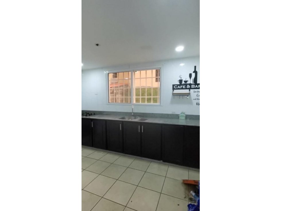 VENTA DE LINDA CASA DE ESQUINA EN BRISAS DEL GOLF 3 RECAMARAS 3 BAÑOS — foto 4