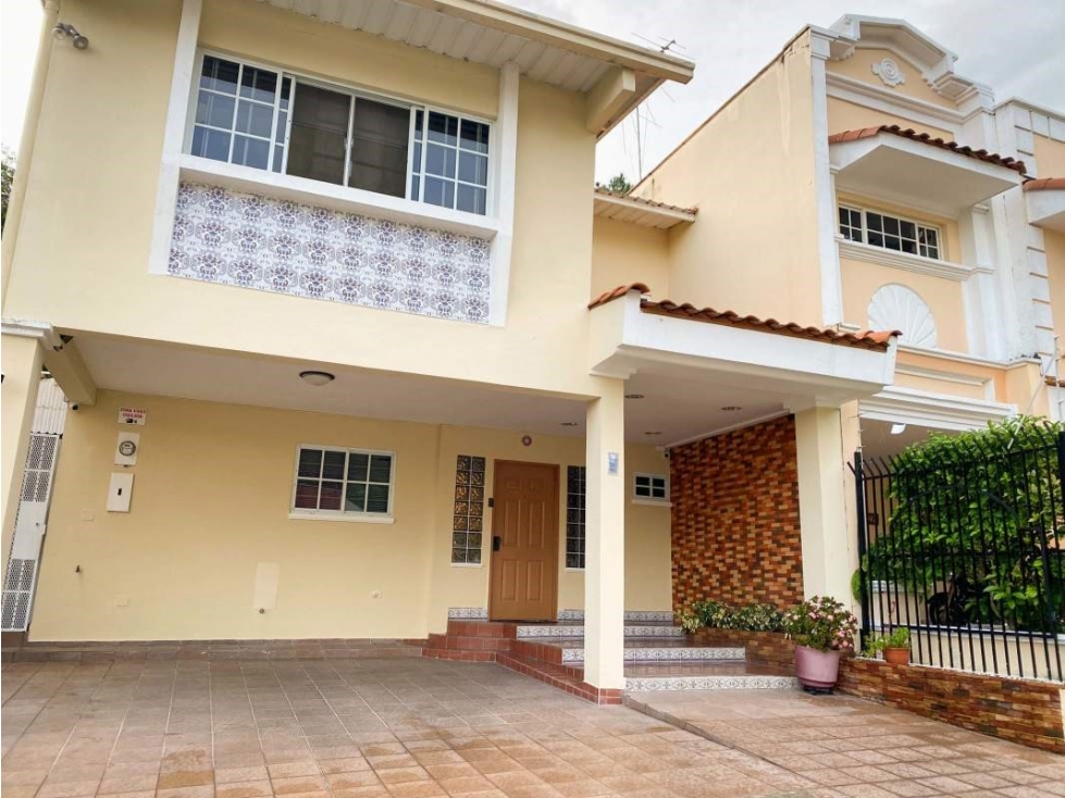 VENTA DE LUJOSA Y AMPLIA CASA DUPLEX MIRAFLORES 326.76M2