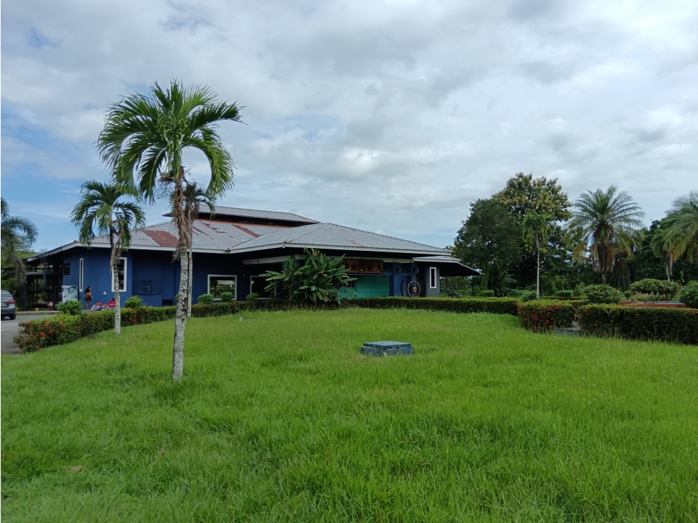 Alquilo Amplia Discoteca Bar a orilla de Lago en David