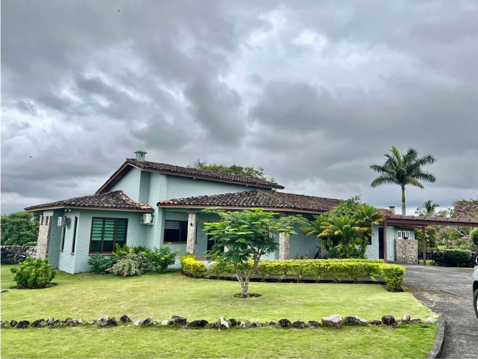 VENDO CASA EN LOS MOLINOS - BOQUETE
