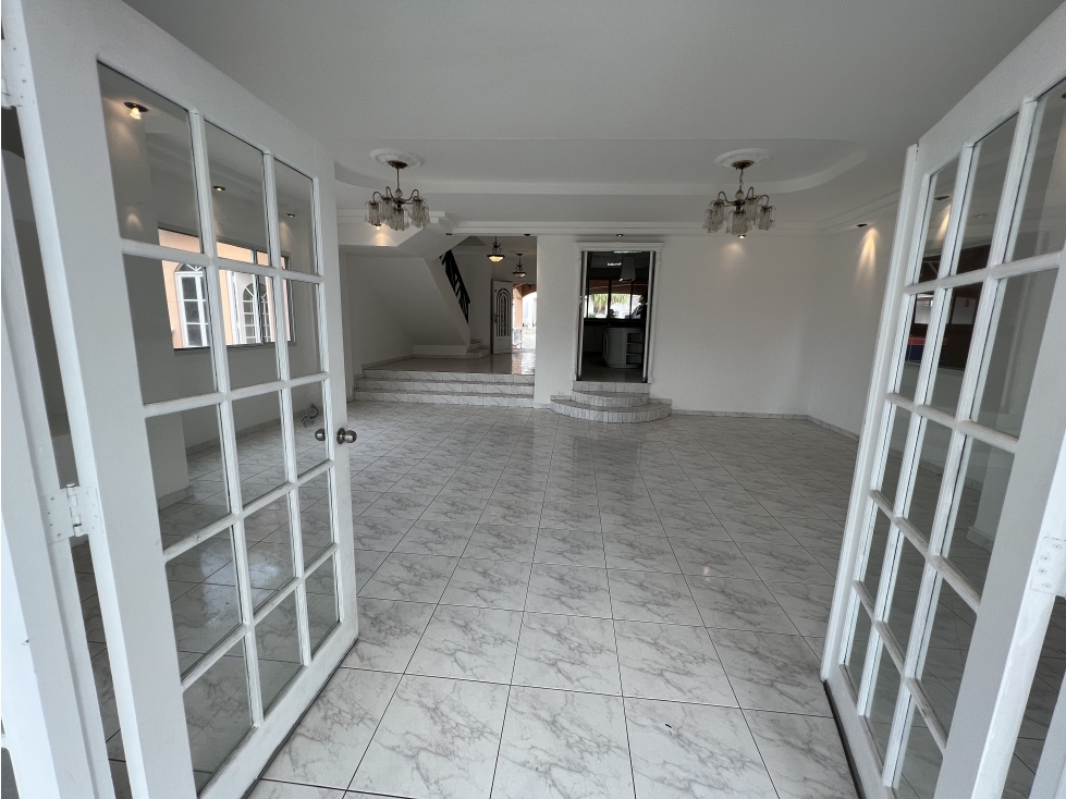 ALQUILER DE CASA EN ALTOS DEL BOSQUE EL DORAL 3 niveles — foto 3
