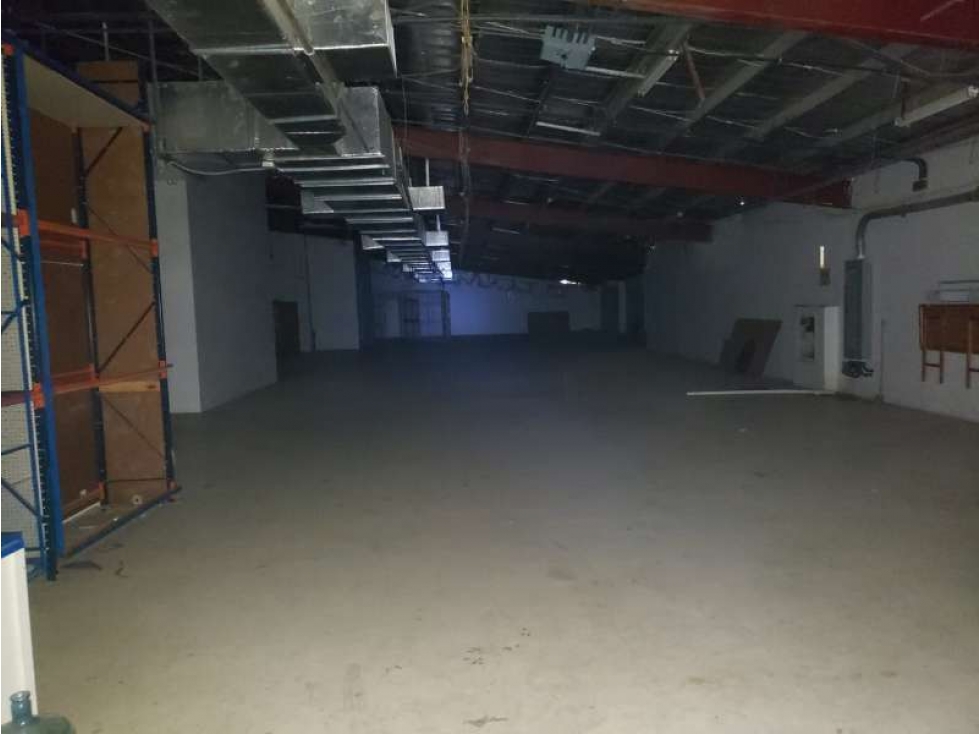 LOCAL DE 3040 M2 LOS PUEBLOS 2 NIVEVLES ANTIGUO FELIX MADURO - 3
