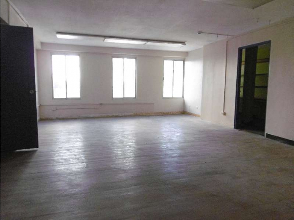 NEGOCIE OFICINAS EN PLANTA + MEZZANINE + LOTE DE TERRENO, MARBELLA — foto 2