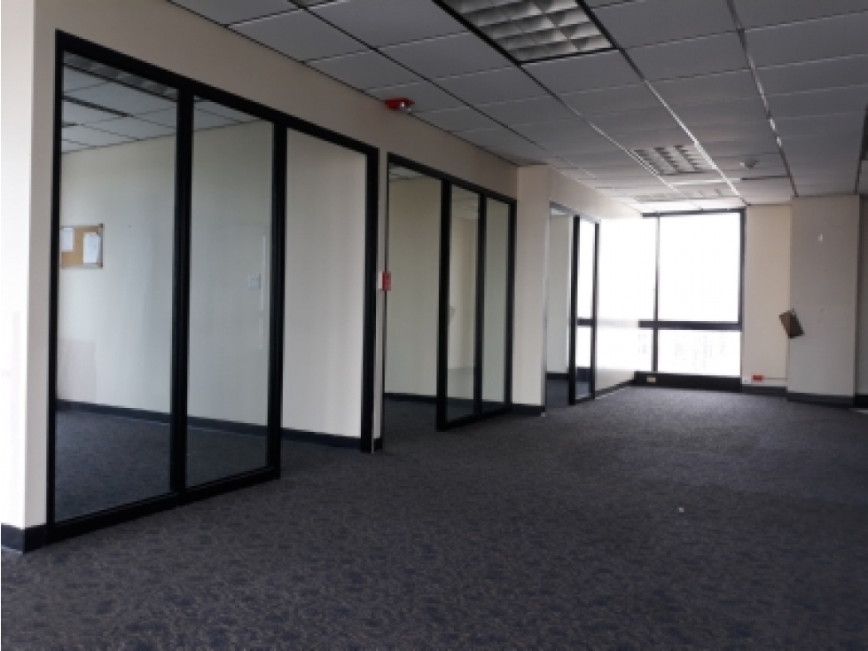 NEGOCIE ALQUILER O VENTA OFICINA DE 395M2, PISO COMPLETO EN CALLE 50 — foto 3