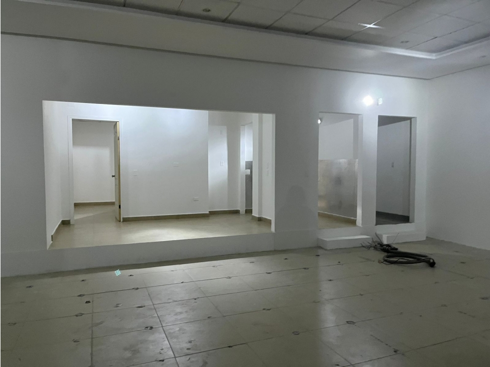 ALQUILER LOCAL EN SAN MIGUELITO EN EL FUERTE- LA GRAN ESTACIÓN — foto 4