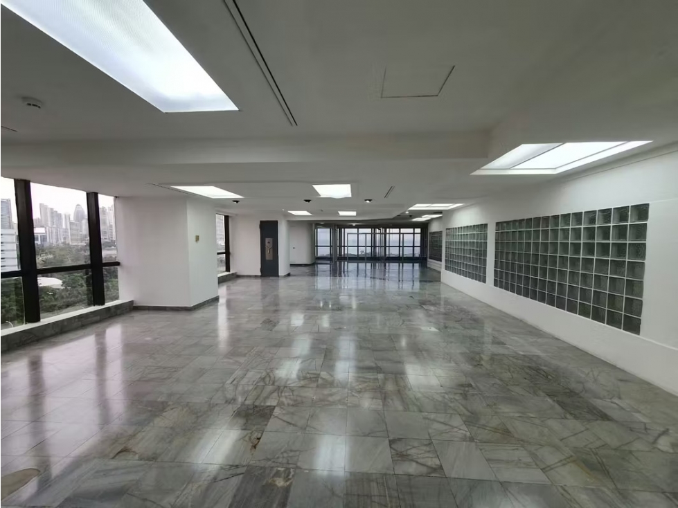 SE VENDE OFICINA CON VISTA AL MAR EN AVENIDA BALBOA TORRE BAC A.Q.