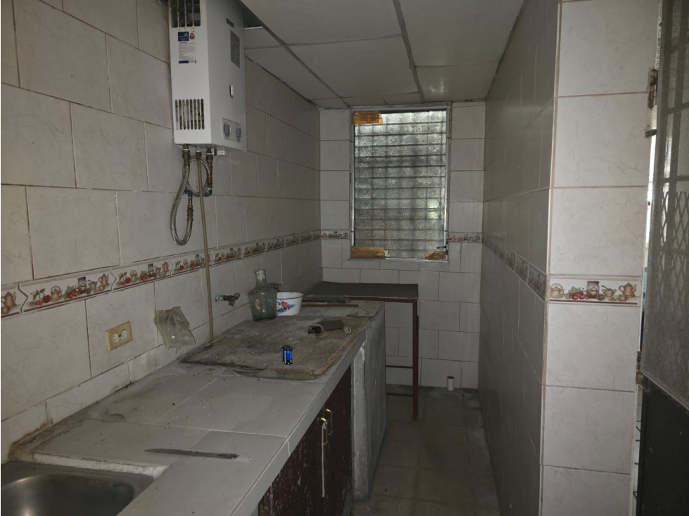 SE VENDE ESPACIOSA CASA CON AMPLIA TERRAZA EN CONDADO DEL REY AQ — foto 5