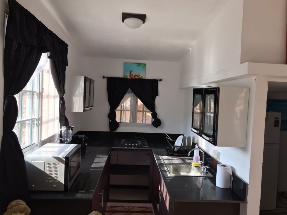 SE VENDE GRAN TERRENO CON SUS MEJORAS CERCA A PLAYA VENADO - 3