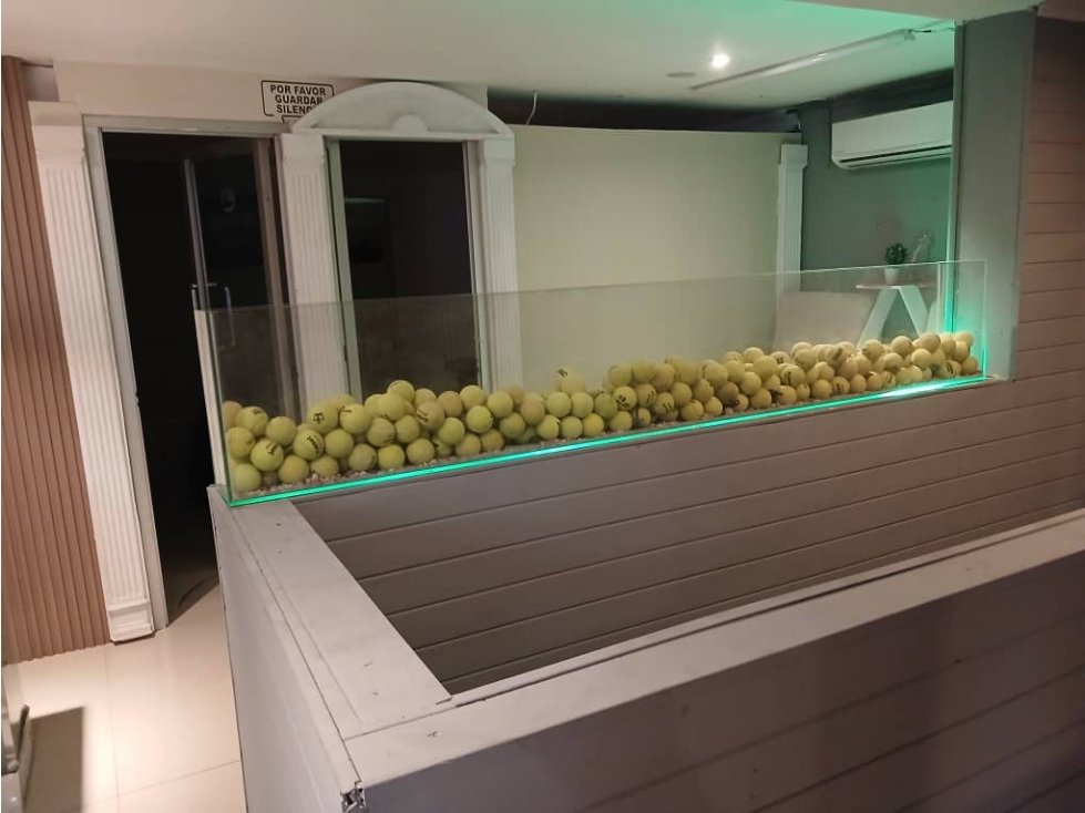 ALQUILER DE LOCAL DE 120 M2 EN LA VIA PORRAS AQ — foto 4