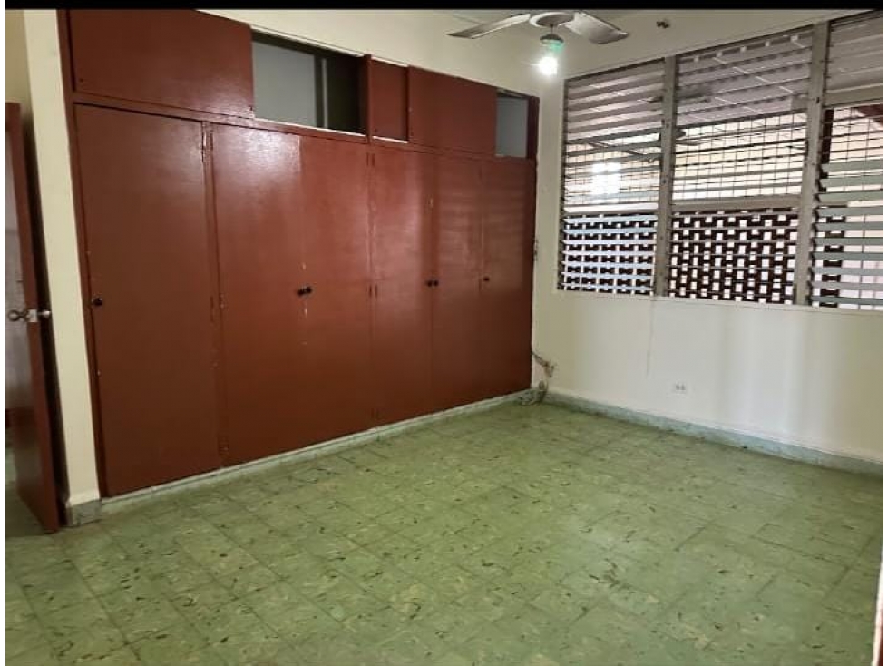 SE ALQUILA AMPLIO APARTAMENTO EN LA CENTRAL DE CHITRÉ — foto 4
