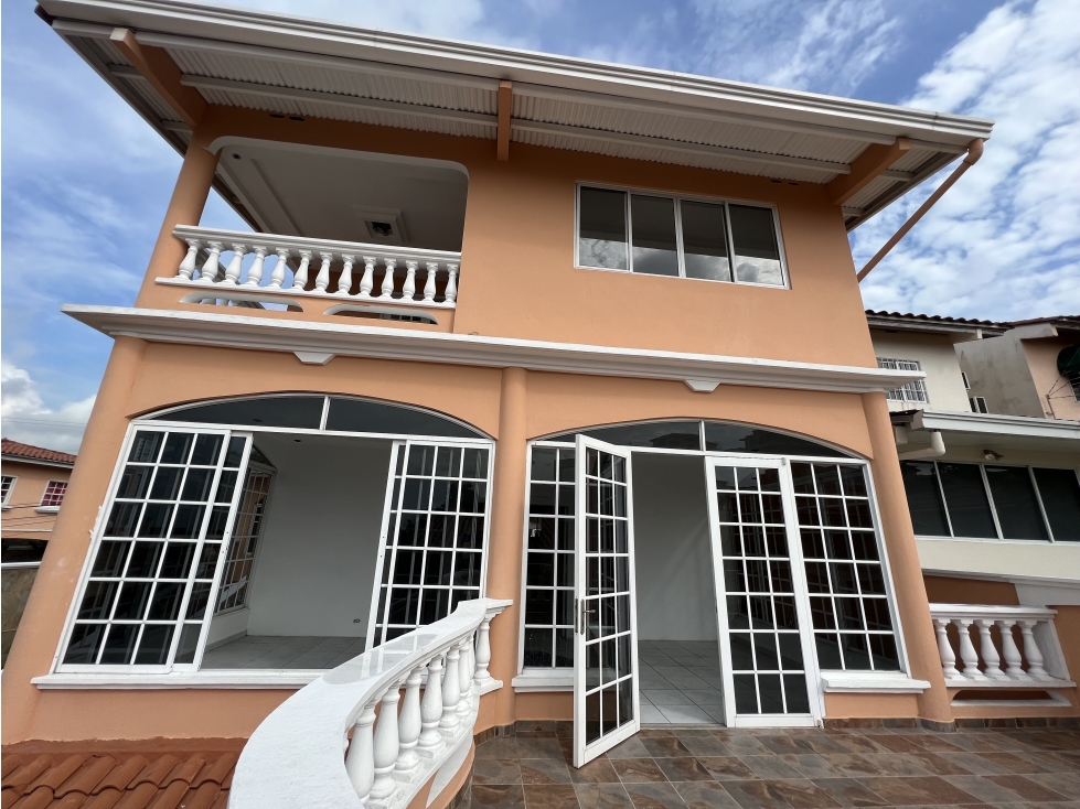 ALQUILER DE CASA EN ALTOS DEL BOSQUE EL DORAL 3 niveles