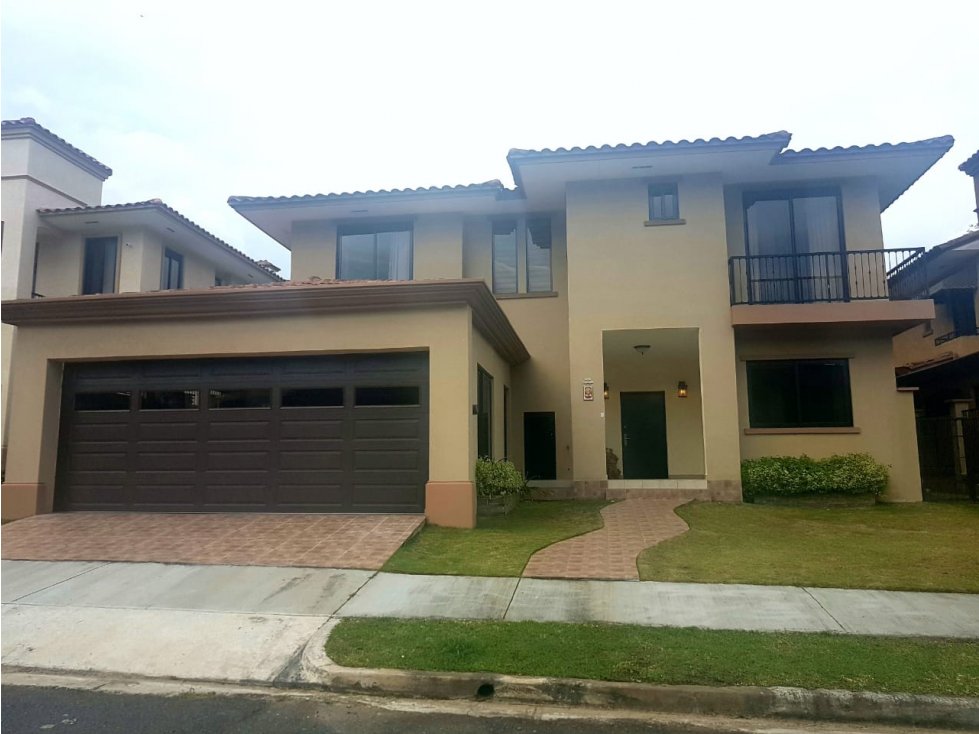 VENDO CASA EN CLAYTON EMBASSY 4 REC REMODELADA MLD
