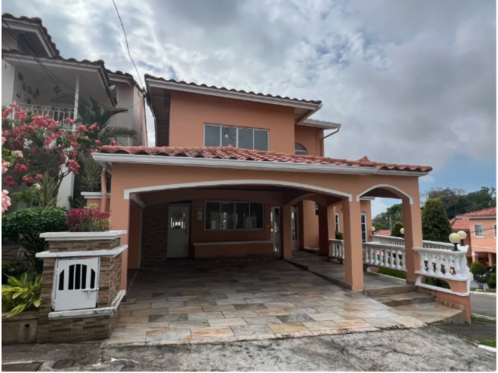 ALQUILER DE CASA EN ALTOS DEL BOSQUE EL DORAL 3 niveles