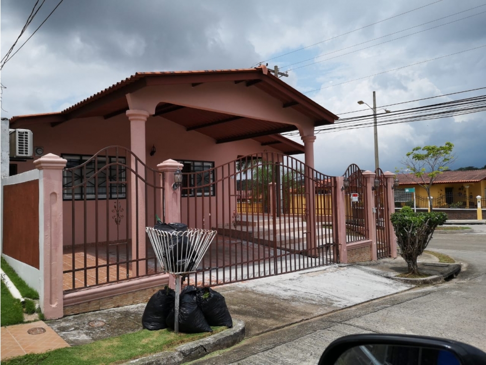 CASA REMODELADA 3 RECAMARAS EN BRISAS DEL GOLF
